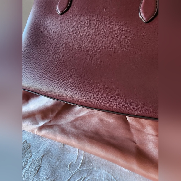 Kate Spade Flash Glitter Large Tote in Cherrywood, Saffiano Leather, EUC - Picture 8 of 12